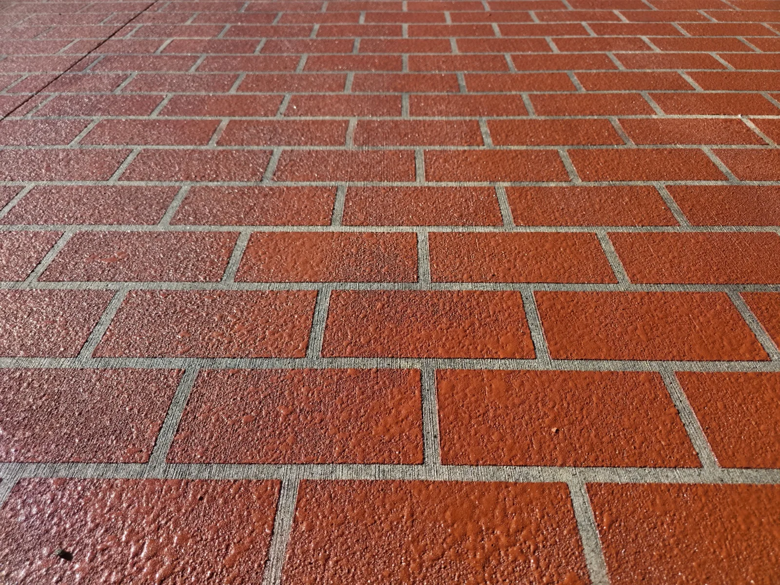 Close-up of the red brick-pattern spraycrete finish